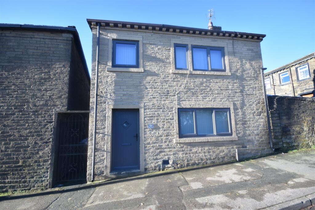 2 bed Cottage for rent in Bradford. From Bronte Estate Agents - Queensbury