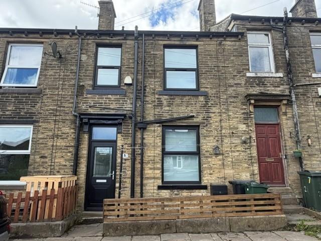 2 bed Mid Terraced House for rent in Bradford. From Bronte Estate Agents - Queensbury