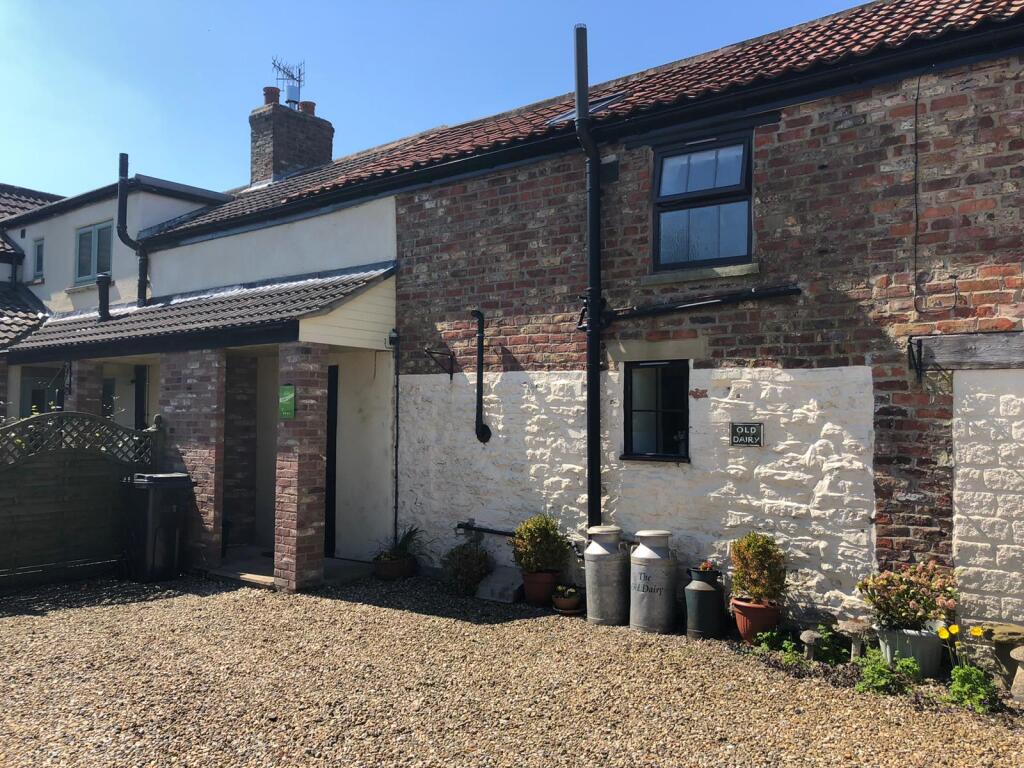 2 bed Cottage for rent in Helperthorpe. From Bulmers Letting - Malton 2 bed Cottage for rent in Helperthorpe. From Bulmers Letting - Malton