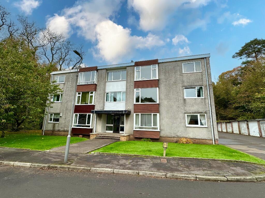 3 bed 1st Floor Flat for rent in Waterfoot. From CAIRN LETTING & ESTATE AGENCY - Glasgow