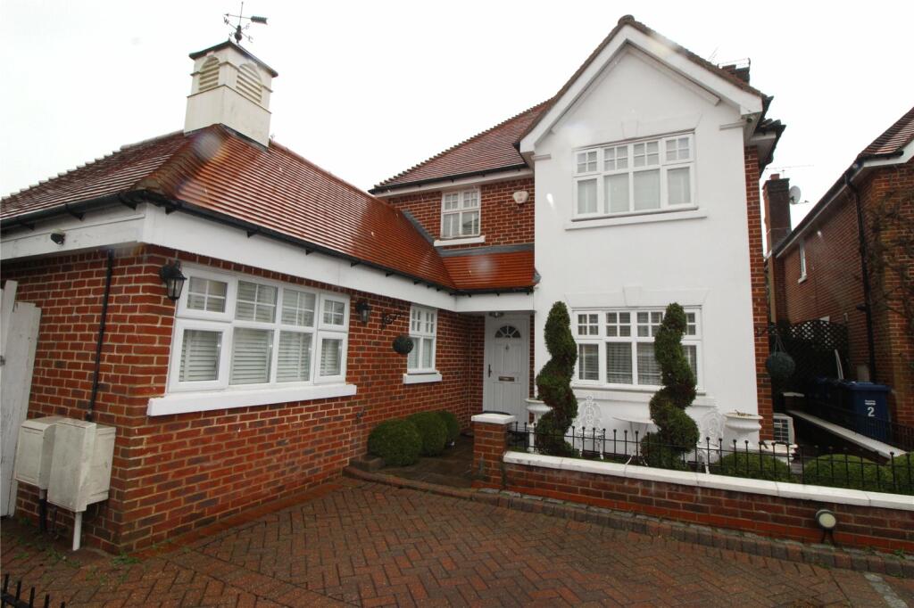 4 bed Detached House for rent in Barnet. From Hunters - Barnet Lettings