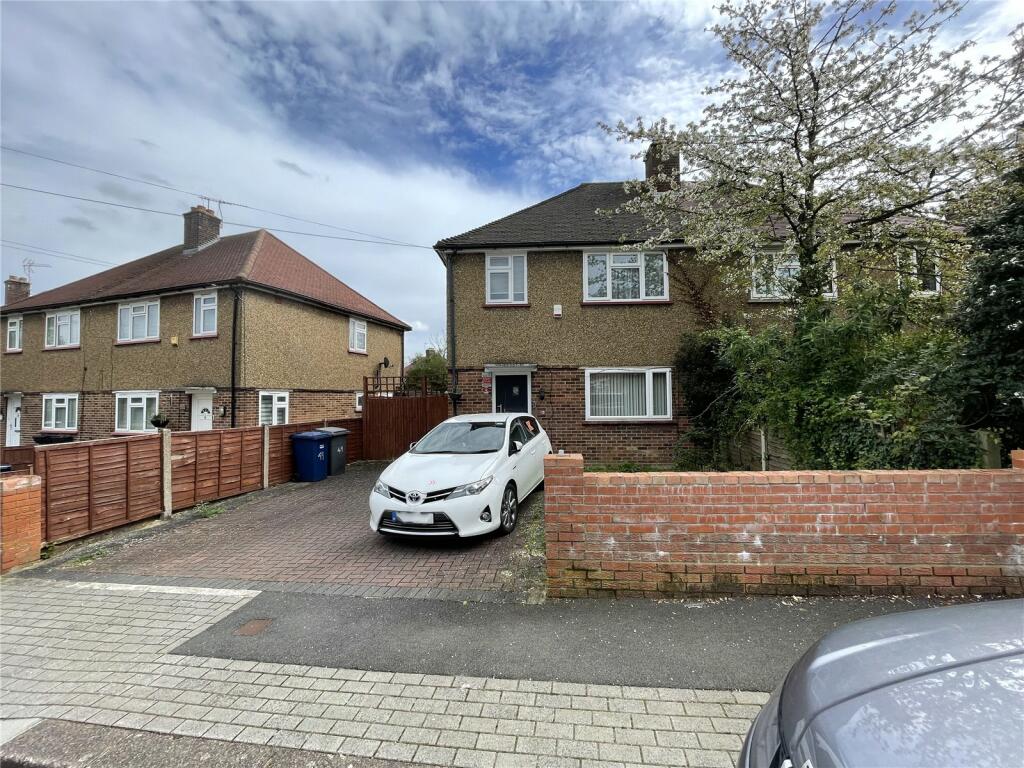 3 bed Semi-Detached House for rent in Barnet. From Hunters - Barnet Lettings