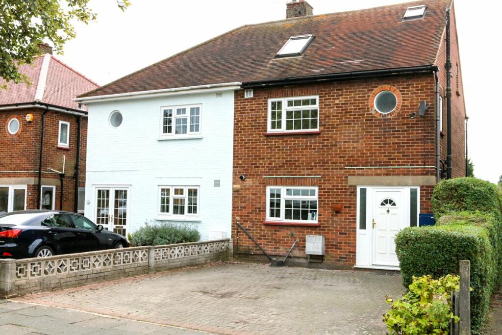 3 bed Semi-Detached House for rent in Barnet. From Hunters - Barnet Lettings