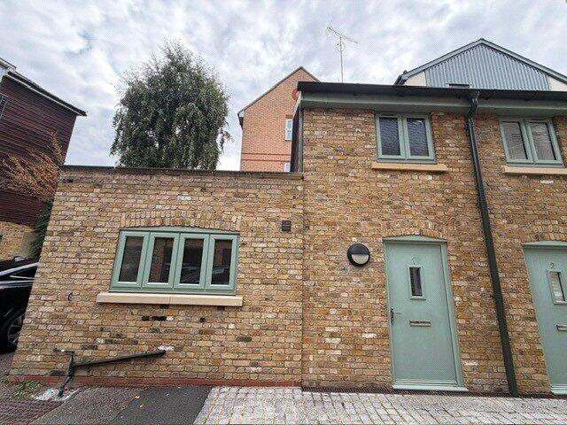 1 bed Mid Terraced House for rent in Hertford. From Hunters - Barnet 1 bed Mid Terraced House for rent in Hertford. From Hunters - Barnet