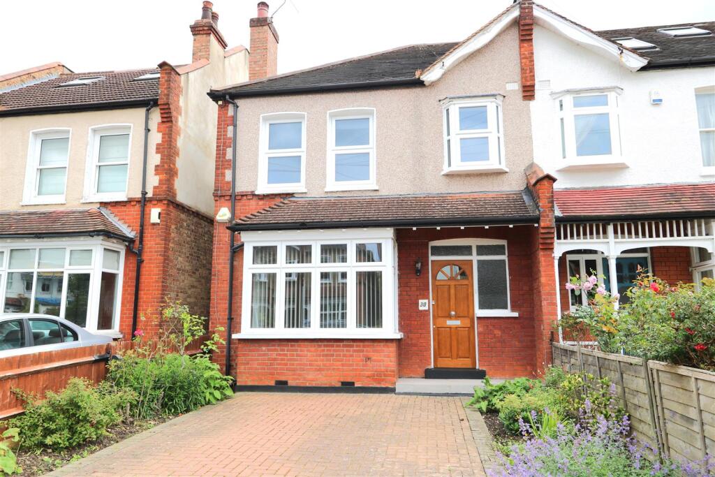 3 bed Detached for rent in New Malden. From Keys Residential Ltd