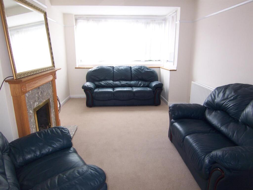 3 bed Detached for rent in New Malden. From Keys Residential Ltd