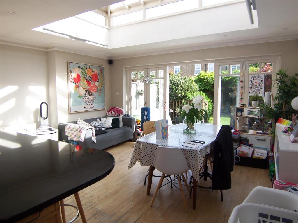 4 bed Detached for rent in Wimbledon. From Keys Residential Ltd