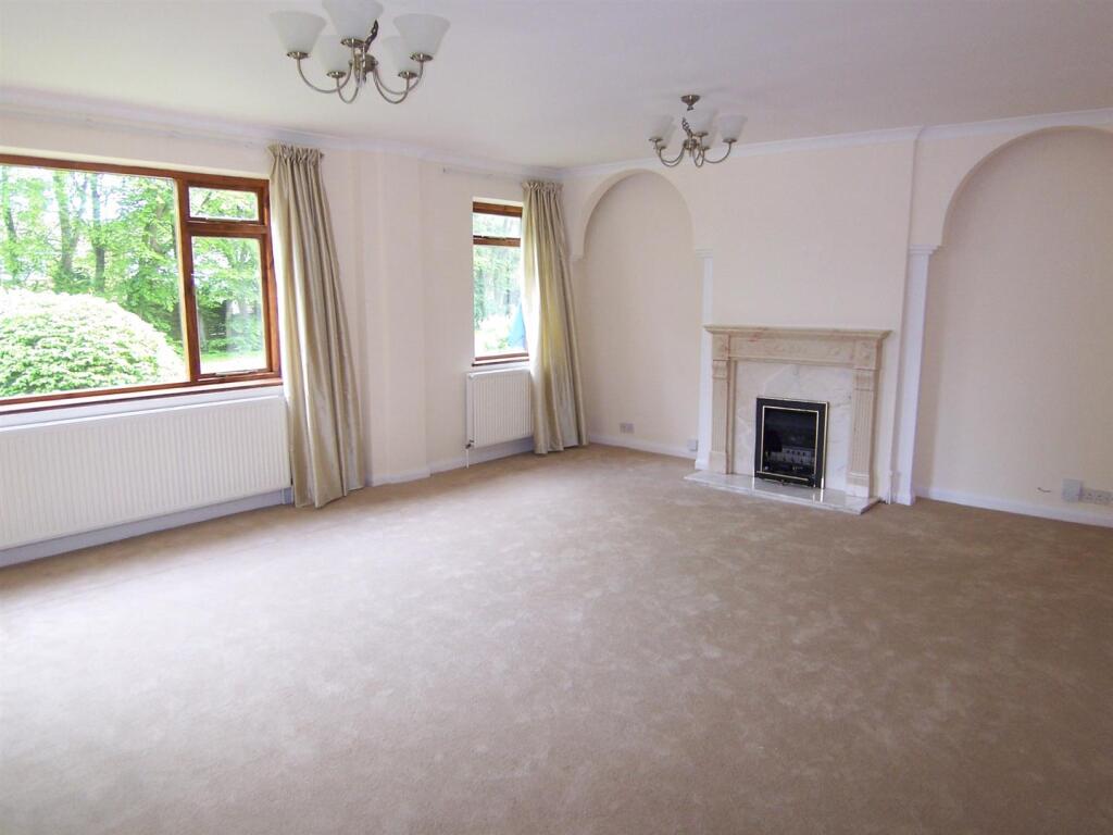 5 bed Detached for rent in Claygate. From Keys Residential Ltd 5 bed Detached for rent in Claygate. From Keys Residential Ltd
