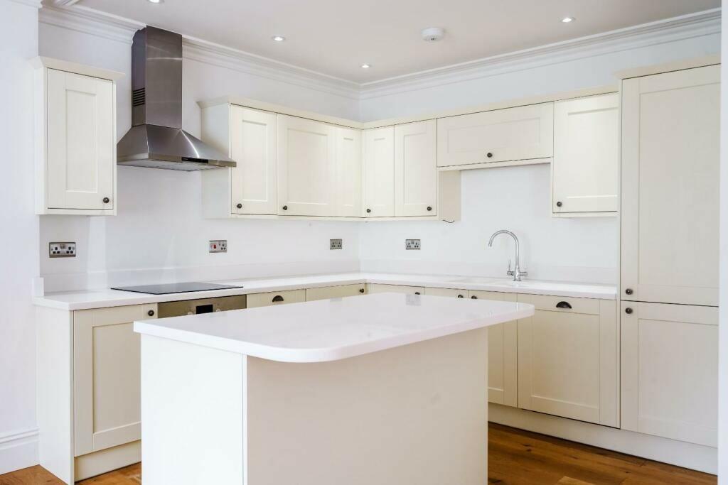 2 bed 1st Floor Flat for rent in Cleeve. From Just Lets - Bristol