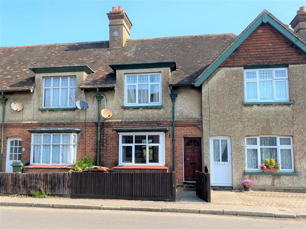 2 bed Mid Terraced House for rent in Paddock Wood. From Kings Hill Properties - Kings Hill 2 bed Mid Terraced House for rent in Paddock Wood. From Kings Hill Properties - Kings Hill