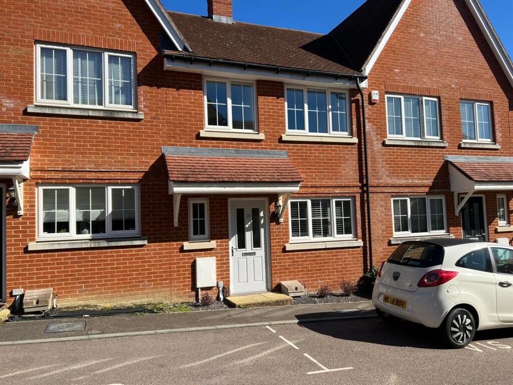3 bed Mid Terraced House for rent in Borough Green. From Kings Hill Properties - Kings Hill