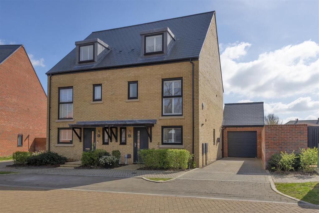 4 bed Semi Detached for rent in West Malling. From Kings Hill Properties - Kings Hill 4 bed Semi Detached for rent in West Malling. From Kings Hill Properties - Kings Hill