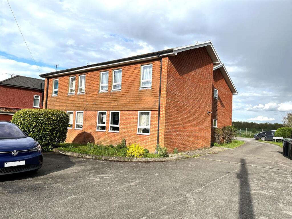 1 bed Apartment for rent in Tonbridge. From Kings Hill Properties - Kings Hill