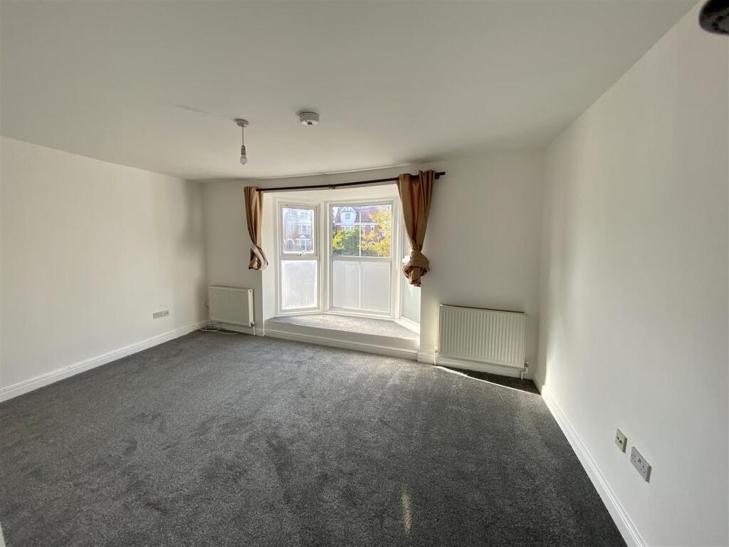 2 bed Apartment for rent in Tonbridge. From Kings Hill Properties - Kings Hill