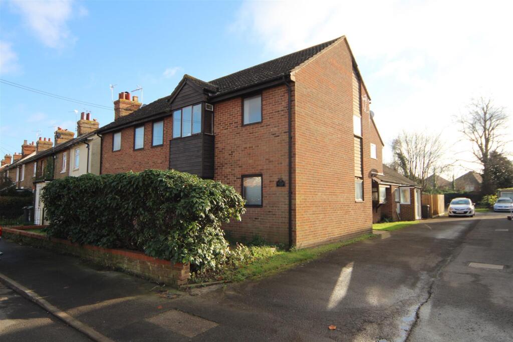 1 bed Apartment for rent in East Peckham. From Kings Hill Properties - Kings Hill 1 bed Apartment for rent in East Peckham. From Kings Hill Properties - Kings Hill