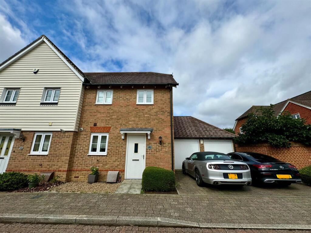 2 bed End of Terrace for rent in West Malling. From Kings Hill Properties - Kings Hill