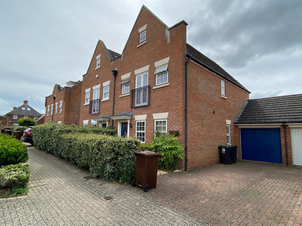 3 bed Semi Detached for rent in West Malling. From Kings Hill Properties - Kings Hill