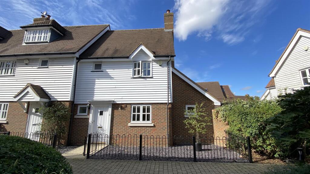 2 bed Mid Terraced House for rent in West Malling. From Kings Hill Properties - Kings Hill