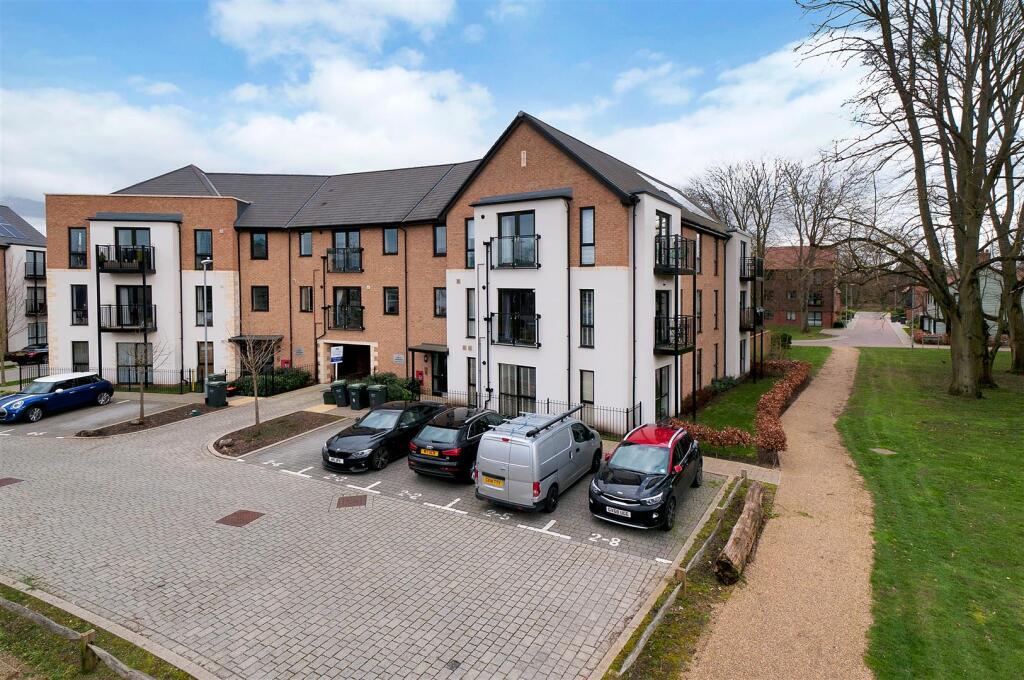 2 bed Apartment for rent in West Malling. From Kings Hill Properties - Kings Hill