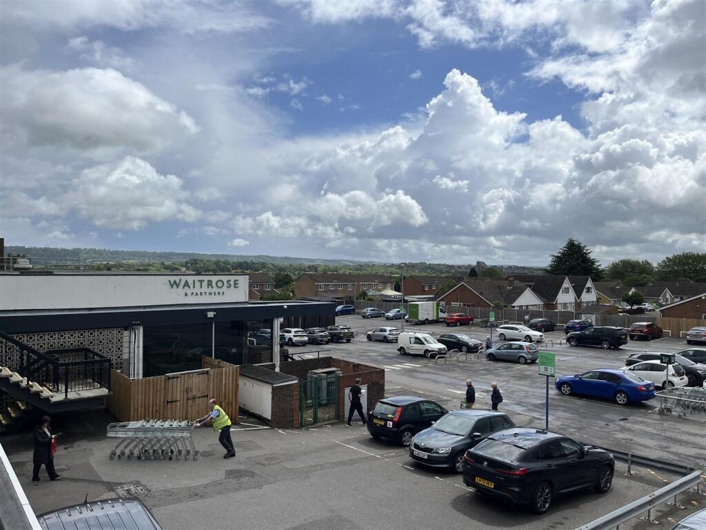 3 bed Apartment for rent in Forstal. From Kings Hill Properties - Kings Hill 3 bed Apartment for rent in Forstal. From Kings Hill Properties - Kings Hill