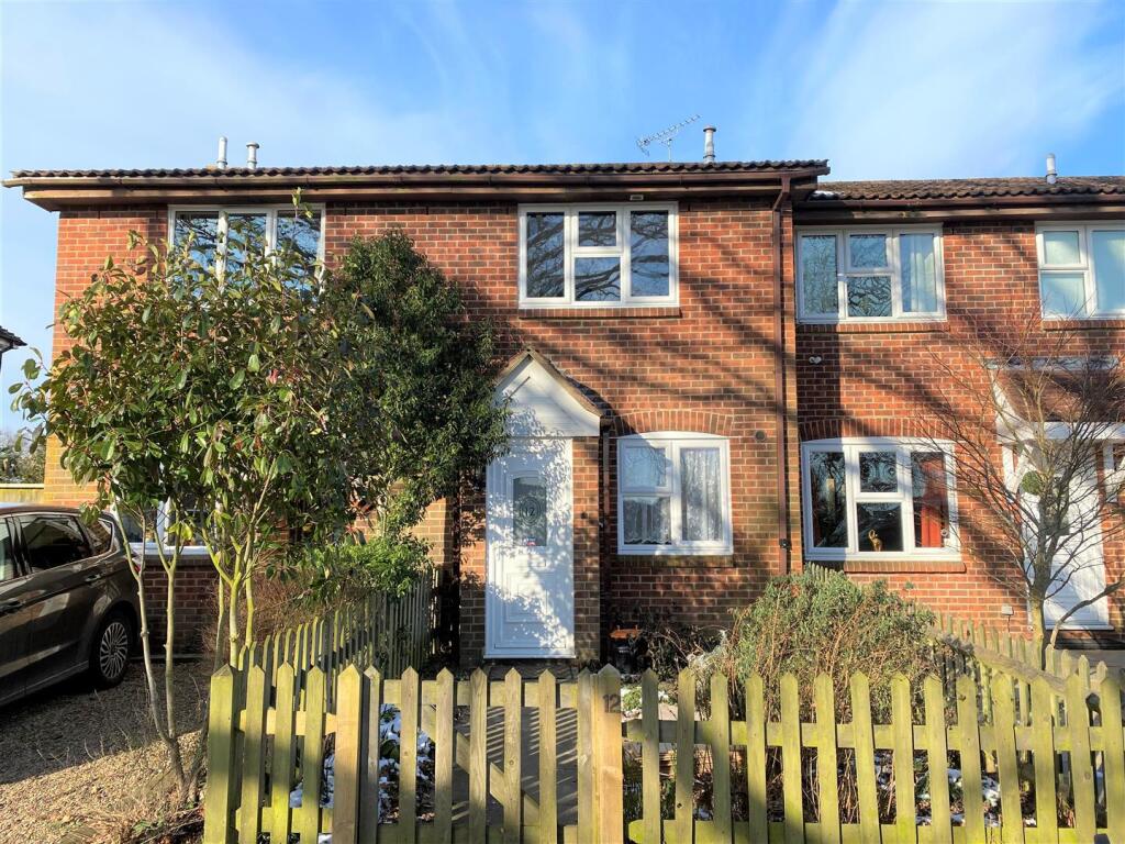 2 bed Mid Terraced House for rent in Paddock Wood. From Kings Hill Properties - Kings Hill 2 bed Mid Terraced House for rent in Paddock Wood. From Kings Hill Properties - Kings Hill