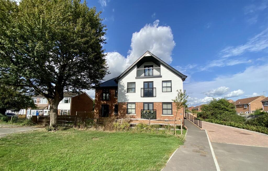 2 bed Apartment for rent in Tonbridge. From Kings Hill Properties - Kings Hill