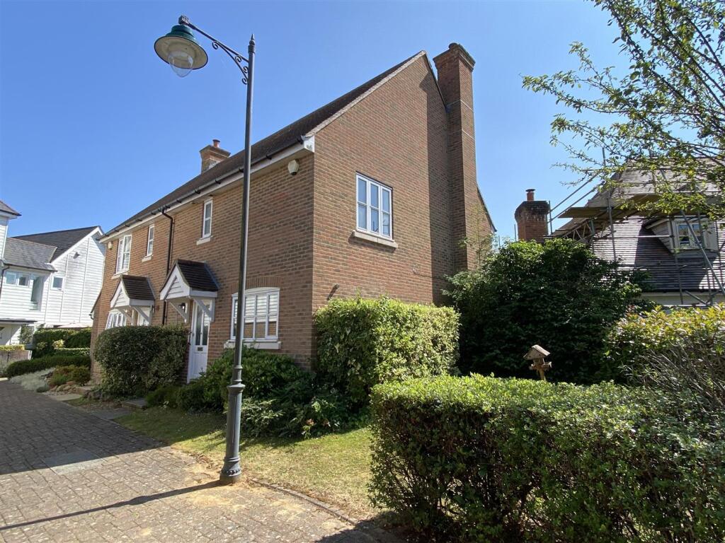 3 bed Semi Detached for rent in West Malling. From Kings Hill Properties - Kings Hill 3 bed Semi Detached for rent in West Malling. From Kings Hill Properties - Kings Hill