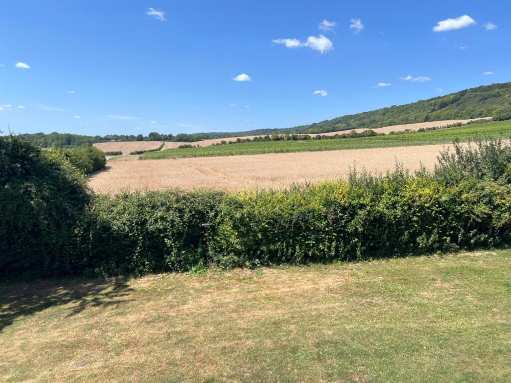 5 bed Cottage for rent in Ryarsh. From Kings Hill Properties - Kings Hill