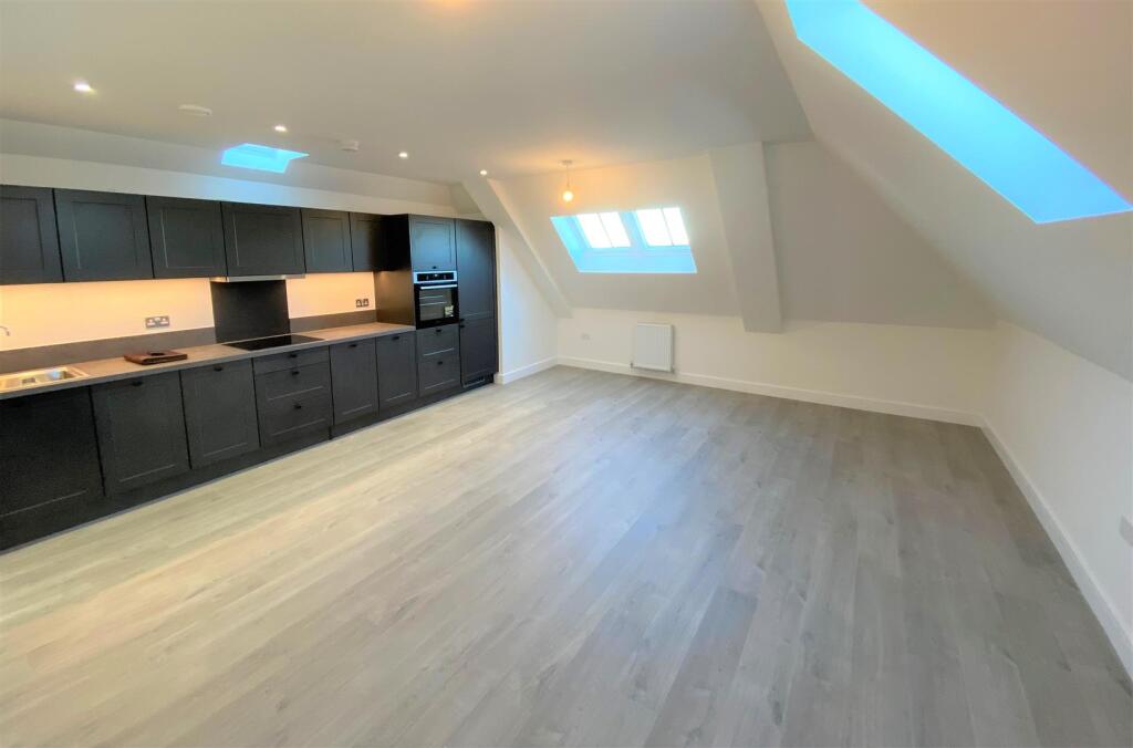 1 bed Apartment for rent in Paddock Wood. From Kings Hill Properties - Kings Hill
