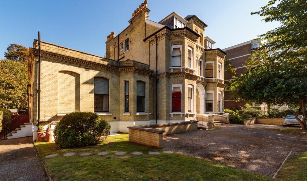 2 bed 1st Floor Flat for rent in Brighton and Hove. From Just Lets - Hove