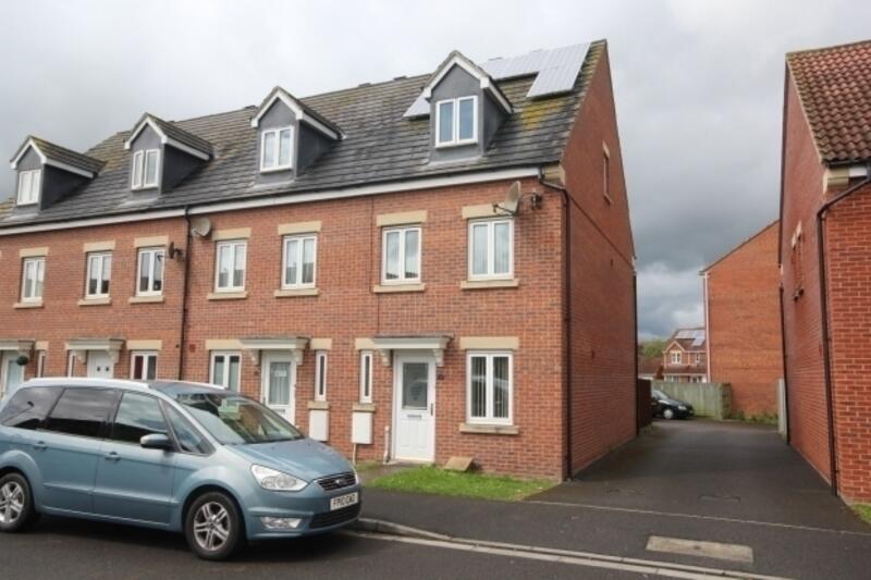 3 bed Town House for rent in Wembdon. From Linda Saunders Estate Agents - Bridgwater