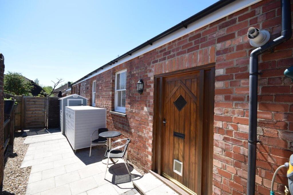3 bed Town House for rent in Louth. From Lovelle Estate Agency - Grimsby