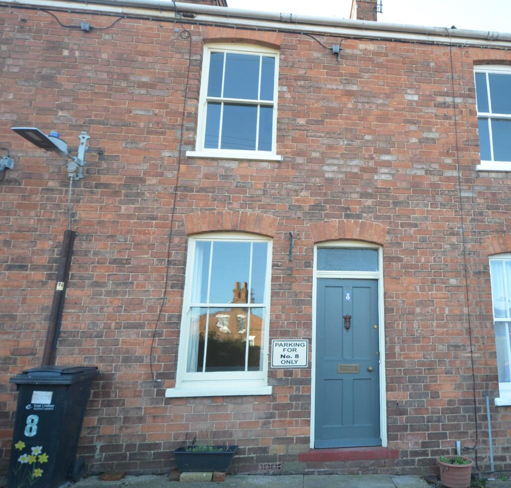 2 bed Mid Terraced House for rent in Louth. From Lovelle Estate Agency - Grimsby