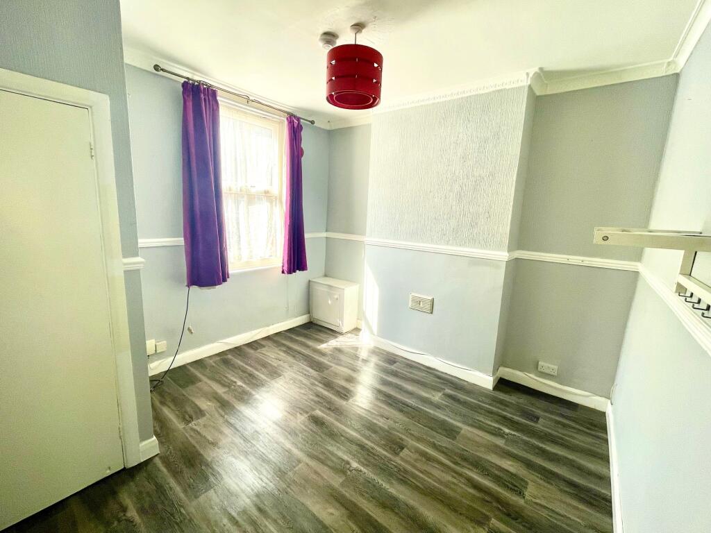 2 bed Mid Terraced House for rent in Grimsby. From Lovelle Estate Agency - Grimsby