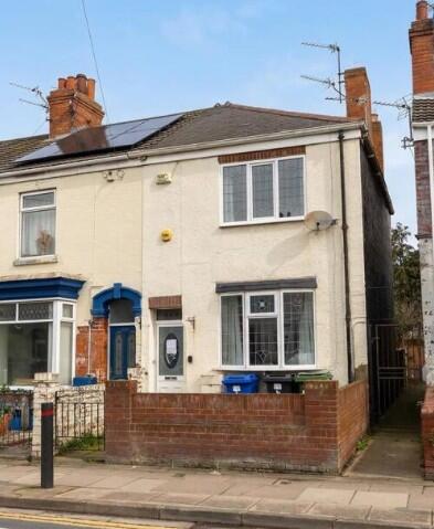 3 bed Mid Terraced House for rent in Grimsby. From Lovelle Estate Agency - Grimsby