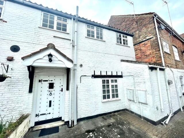 1 bed Town House for rent in Louth. From Lovelle Estate Agency - Grimsby 1 bed Town House for rent in Louth. From Lovelle Estate Agency - Grimsby