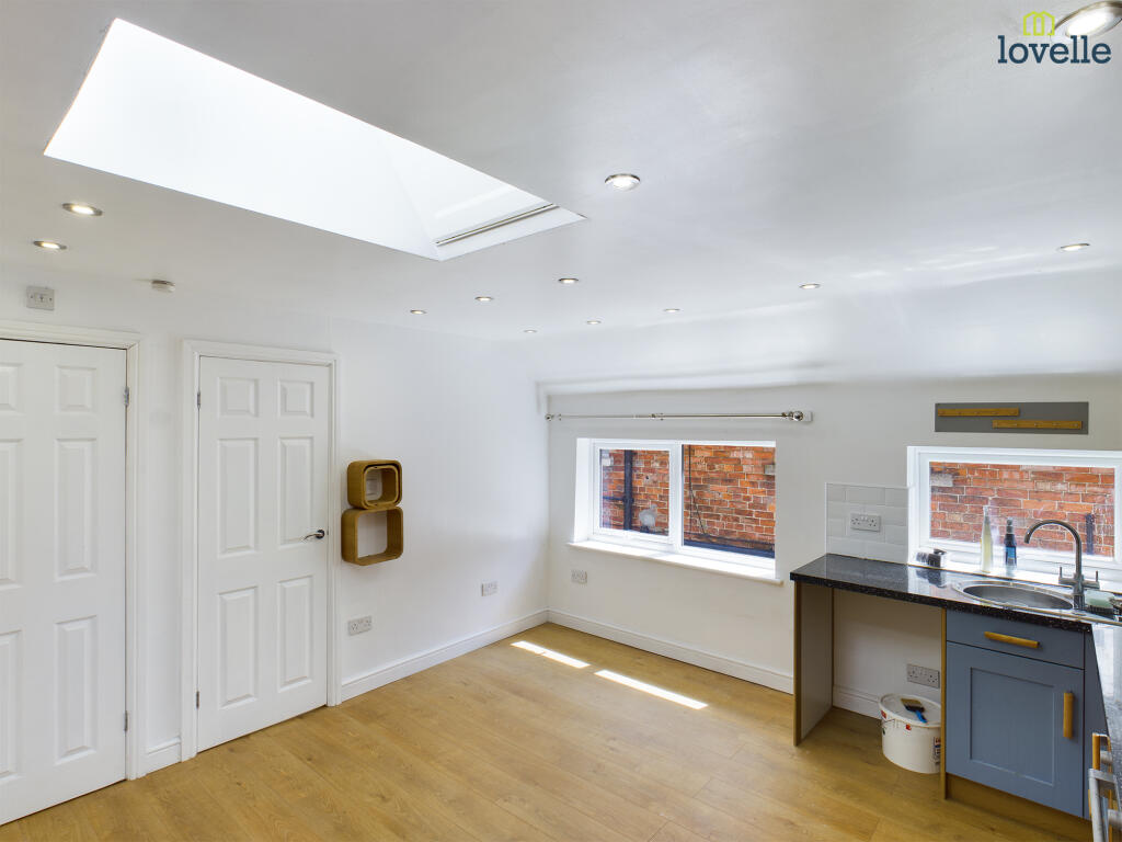 1 bed 1st Floor Flat for rent in Market Rasen. From Lovelle Estate Agency - Market Rasen