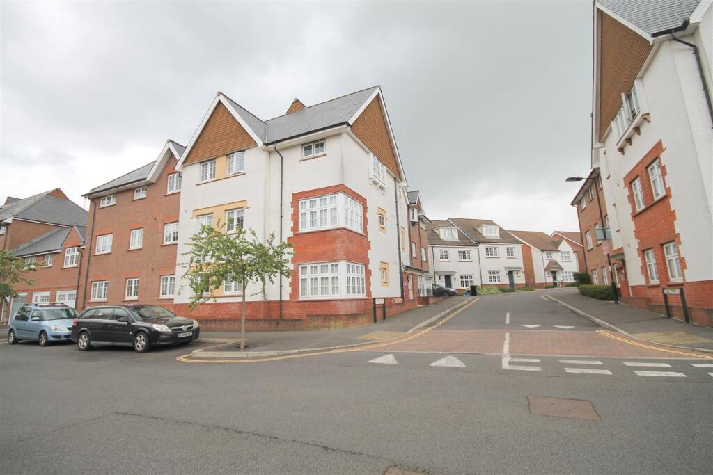 2 bed 1st Floor Flat for rent in Broomhill. From M Coleman Estate Agents - Downend