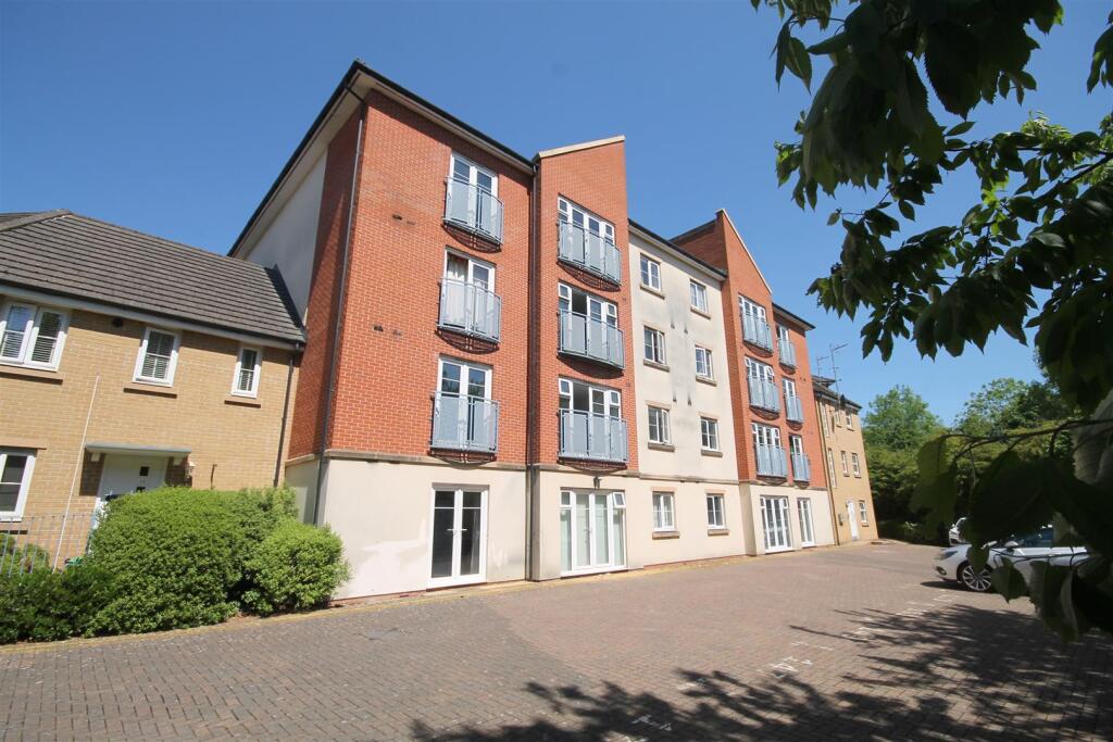 2 bed Apartment for rent in Shortwood. From M Coleman Estate Agents - Downend 2 bed Apartment for rent in Shortwood. From M Coleman Estate Agents - Downend
