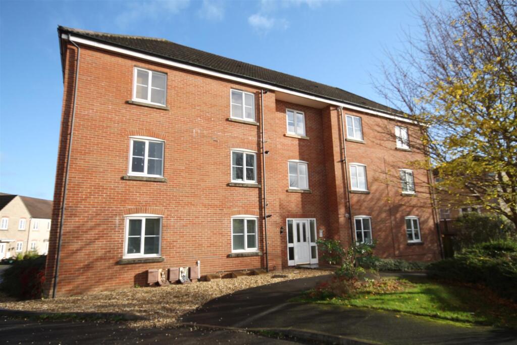 2 bed 1st Floor Flat for rent in Long Ashton. From M Coleman Estate Agents - Downend