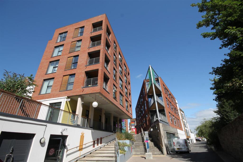 2 bed 1st Floor Flat for rent in Whiteway. From M Coleman Estate Agents - Downend