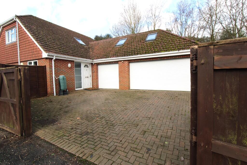 3 bed Detached bungalow for rent in Hythe. From M.M Lettings - Hythe
