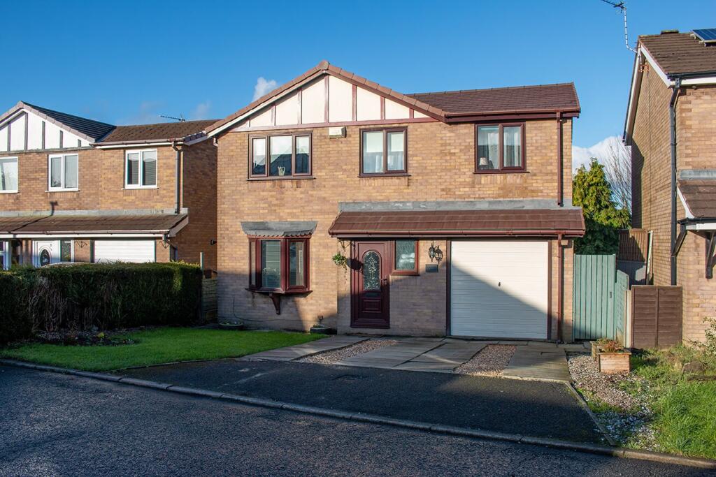 5 bed Detached for rent in Clayton-le-Moors. From Pendle Hill Properties - Read