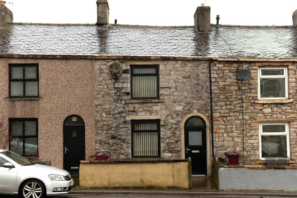 2 bed Mid Terraced House for rent in Clitheroe. From Pendle Hill Properties - Read