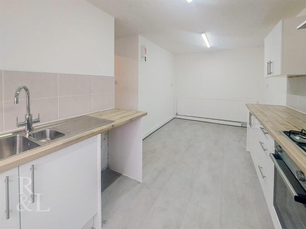3 bed Mid Terraced House for rent in Walsall. From Royston and Lund - Wolverhampton 3 bed Mid Terraced House for rent in Walsall. From Royston and Lund - Wolverhampton