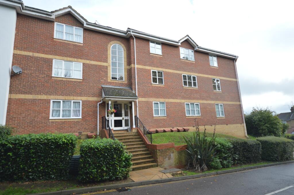 2 bed Apartment for rent in Thorley Street. From Russell Property - Bishop's Stortford
