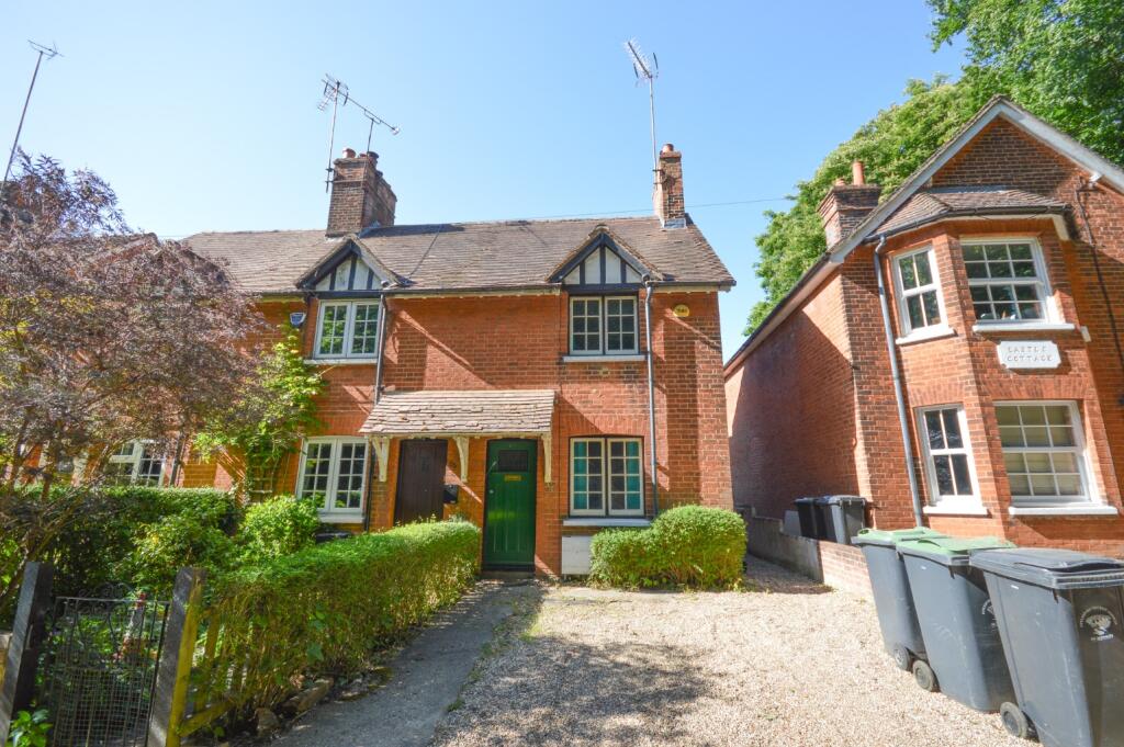 2 bed Cottage for rent in Stansted Mountfitchet. From Russell Property - Bishop's Stortford