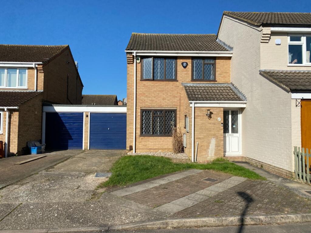3 bed Semi Detached for rent in Thorley Street. From Russell Property - Bishop's Stortford 3 bed Semi Detached for rent in Thorley Street. From Russell Property - Bishop's Stortford