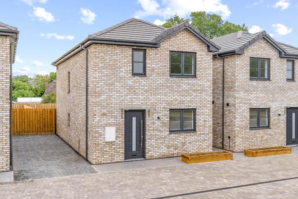 3 bed Detached for rent in Molehill Green. From Russell Property - Bishop's Stortford 3 bed Detached for rent in Molehill Green. From Russell Property - Bishop's Stortford