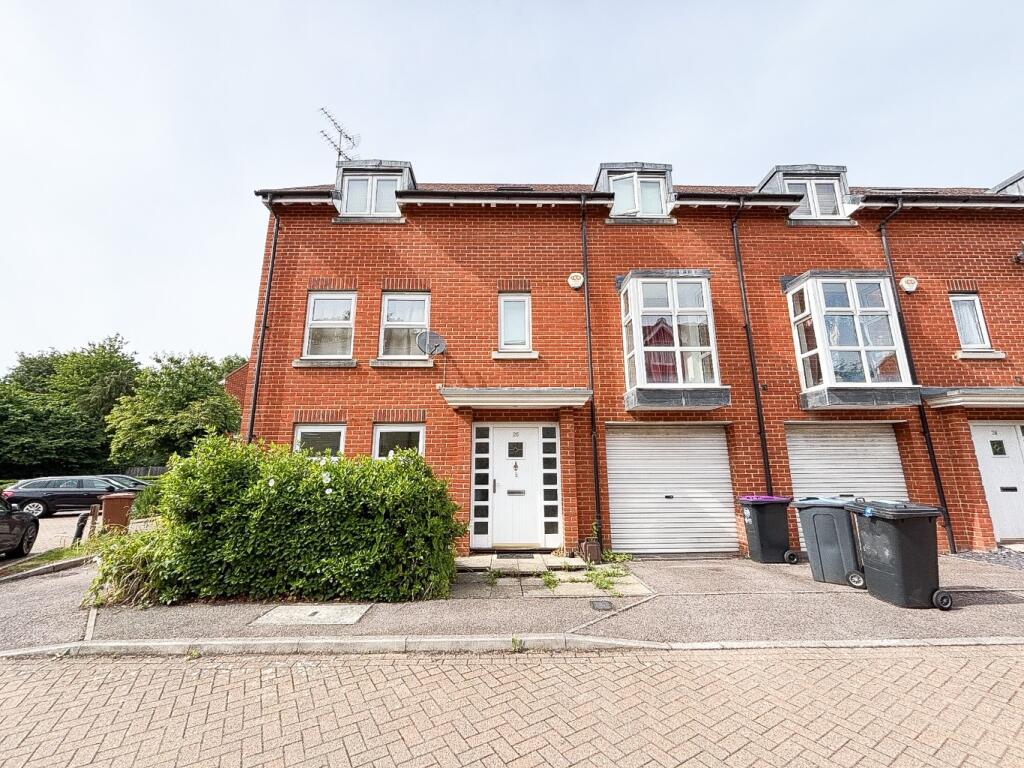 4 bed Town House for rent in Bishop's Stortford. From Russell Property - Bishop's Stortford 4 bed Town House for rent in Bishop's Stortford. From Russell Property - Bishop's Stortford